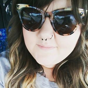 Meet your Posher, Tandra